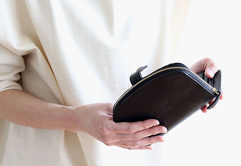 クレドラン　ミエル　二つ折り財布 モデル