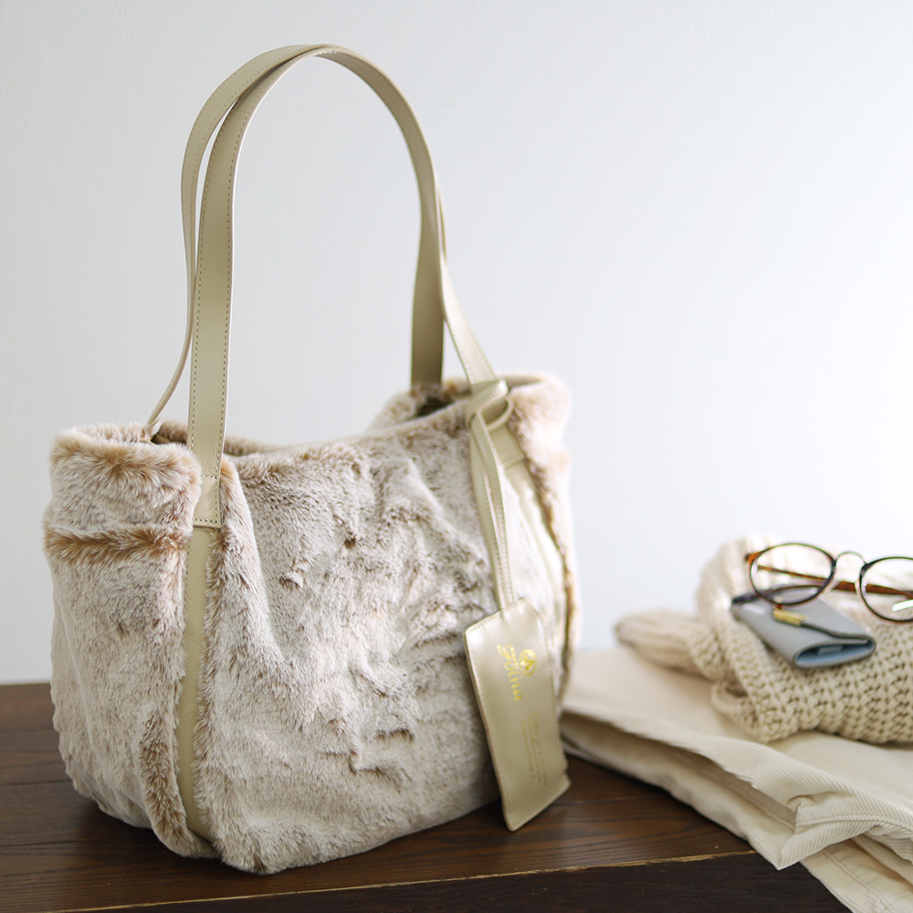 FOLNA フォルナ エアリー トートバッグ ラビットファー k905036 レディース もこもこ お出かけ 標準 バッグ カジュアル シンプル A4 レギュラーサイズ キャンバス レディースバッグ Folna FOLNA フォルナ エアリー トートバッグ ラビットファー k905036