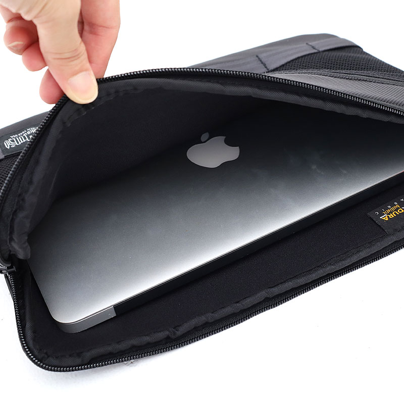 バッグ クラッチバッグ 「THULE」Gauntlet Sleeve MacBook 16 TGSE2357