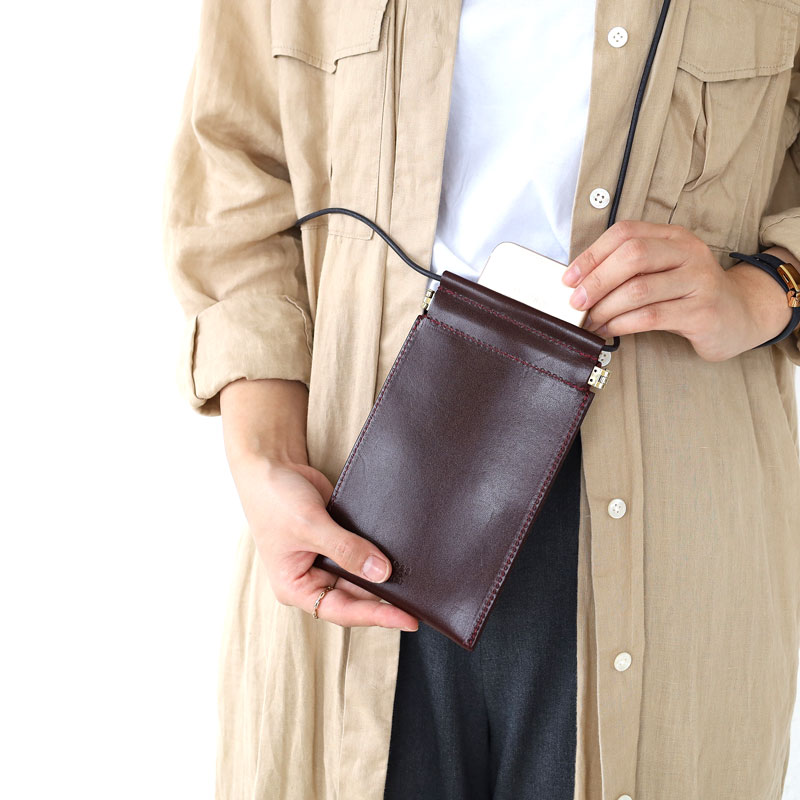 【美品】アクセソワ ドゥ マドモワゼル　ショルダーバッグ　ポーチ　手提げ肩掛け moz モズ スマホポーチ 通販 スマホショルダー マルチポーチ