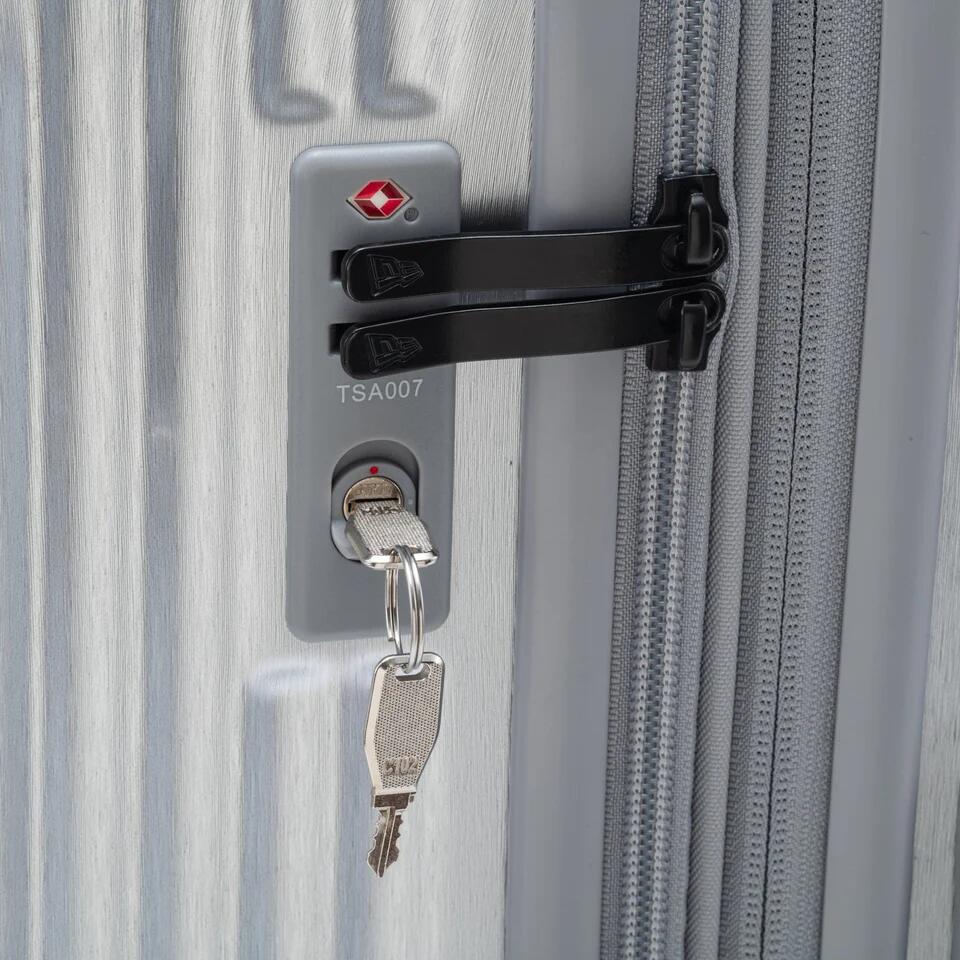 ニューエラ ホイールキャリーケース Mサイズ