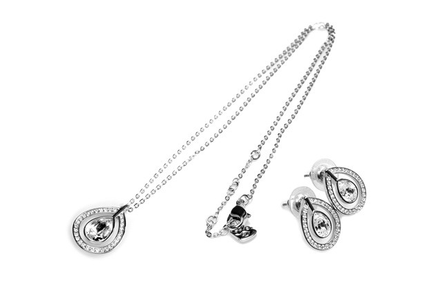 Swarovski クリスタルピアスセット SWAROVSKI（スワロフスキー） アクセサリー ネックレス ピアス セット