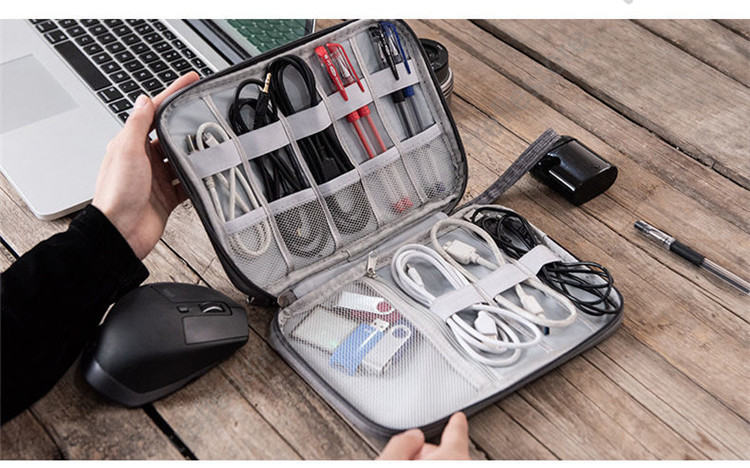 ガジェットポーチ ケーブル収納 OA小物 収納ポーチ PC周辺機器整理 旅行 トラベル モバイル 収納バッグ マルチポーチ ケース バッテリー 充電器収納 |  | 17