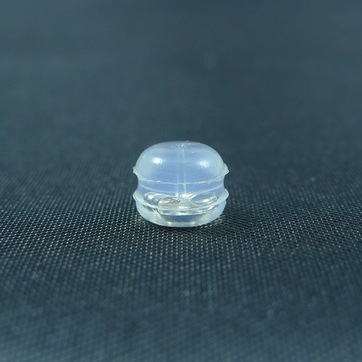 【新品】プラチナ Pt900 エメラルド ピアス 3mm シリコンキャッチ 両耳 TRIDEA JEWELRY（トライディアジュエリー） プラチナ ピアスキャッチ