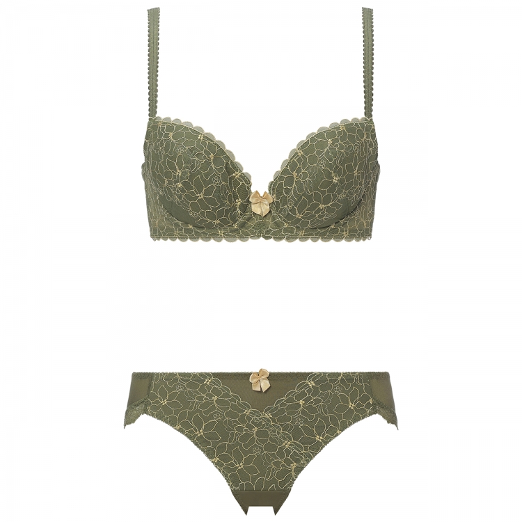 Triumph（トリンプ） すっきりスムースブラ ブラ＆ショーツセット(B,C