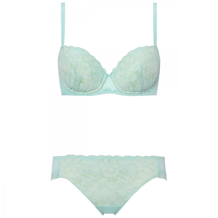 AMOSTYLE（アモスタイル） 夢みるブラ ライト ブラ＆ショーツセット