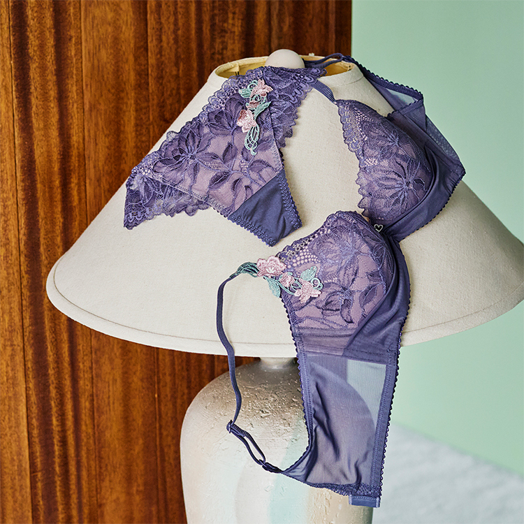 AMOSTYLE（アモスタイル） 期間限定セール ストリング ブルーミング