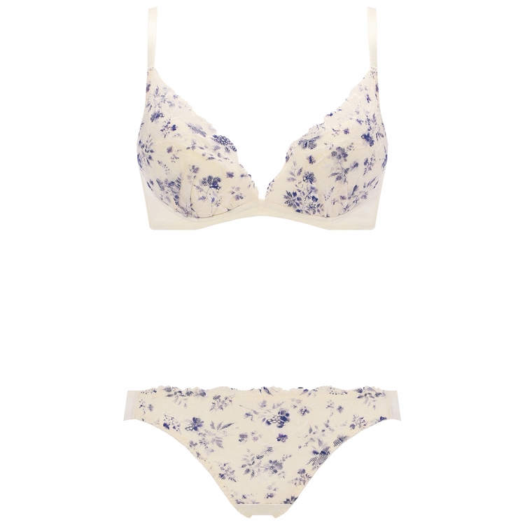 AMOSTYLE（アモスタイル） 期間限定セール 胸元ぴったりブラ ブラ