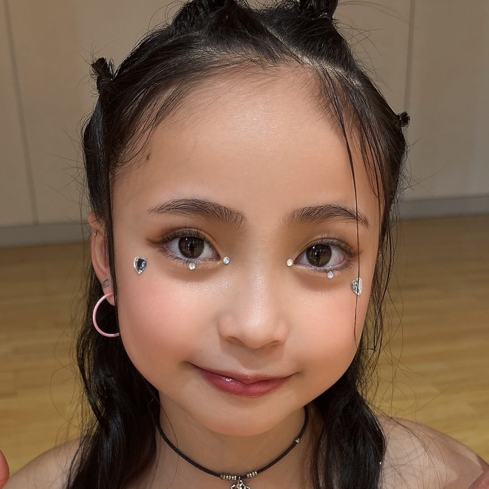 フェイスシール キッズ キラキラ 髪 顔 シール ボディシール 女の子 子供 ボディーステッカー ジュエル 目元 アイメイク クリスタル アイシャドウ イベント 関連画像5