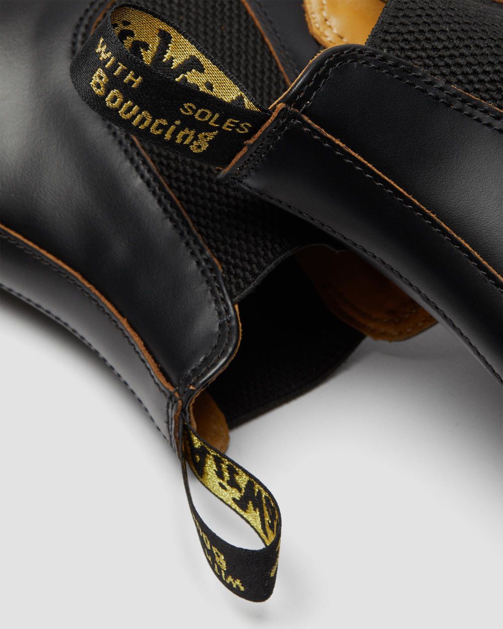 Dr Martens★MIE VINTAGE 2976★サイドゴア★兼用★BLACK QUILON 2976 Smooth Leather Platform Chelsea Boots in Black | Dr