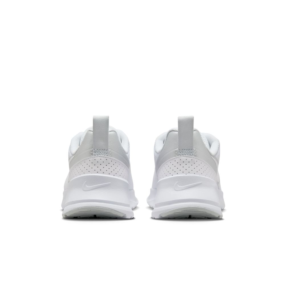 「美品」ナイキスニーカーレディース ナイキ NIKE レディーススニーカー エア マックス ニュアクシス HF1233
