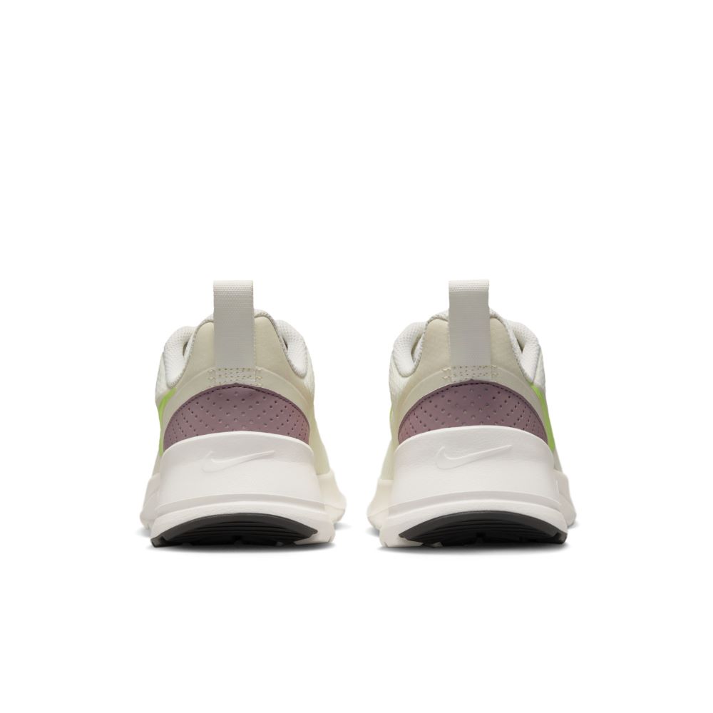 NIKEスニーカー新品未使用 新品 未使用 NIKE ナイキ スニーカー エア マックス ニュアクシス