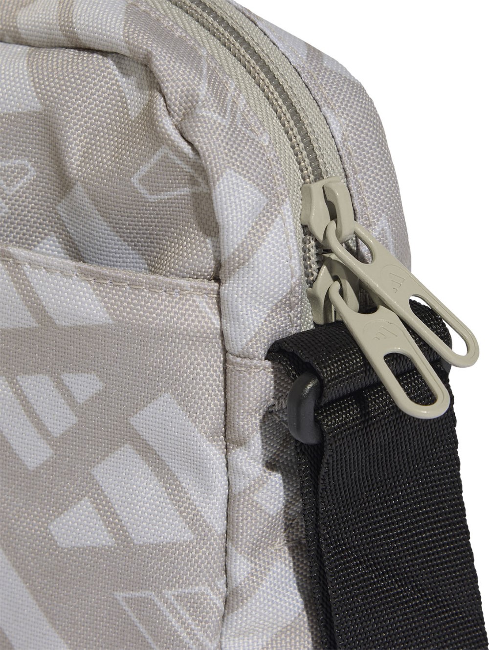 adidas（アディダス） バッグ メンズ レディース リニア モノグラム