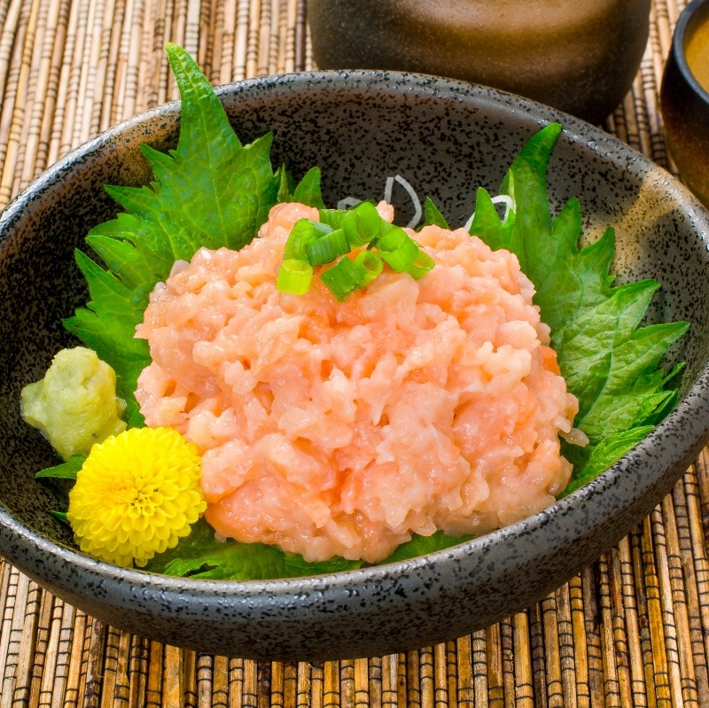 サーモンネギトロ 小鉢アップ