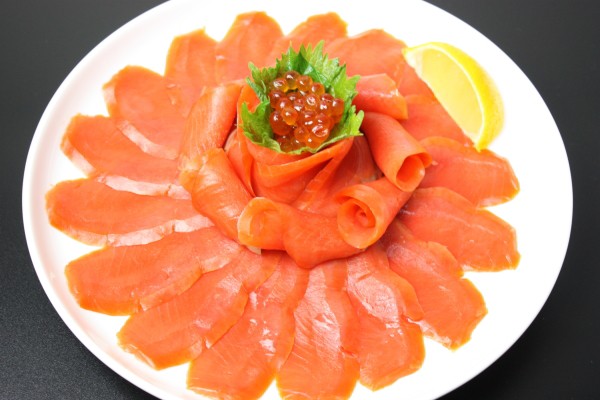 スモークサーモン花びら盛り２