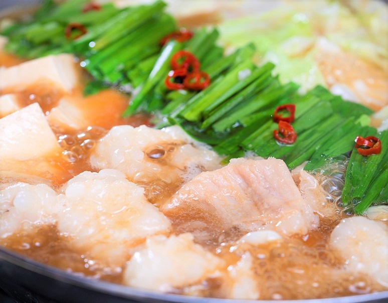 肉屋さんの「モツ鍋」（醤油味） 2〜3人前 1パック ※冷凍 : 豊洲からの