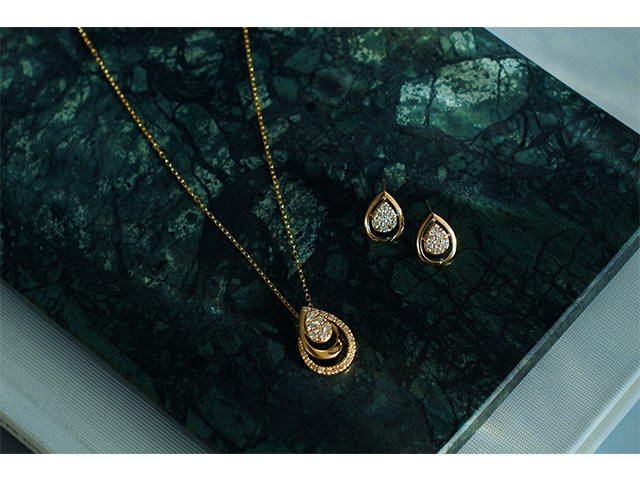 K18 ダイヤモンドピアス ツツミ Blessed Rain