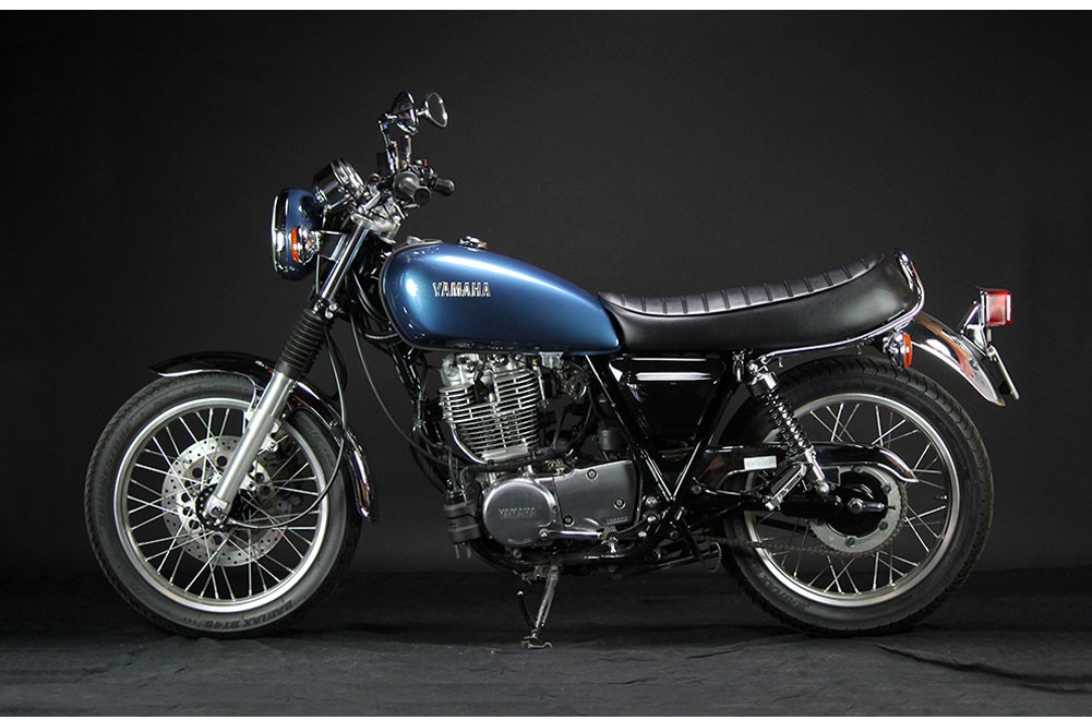 YAMAHA SR400 SR500 サイドカバー ETC収納 ETC収納サイドカバー ヤマハ SR400 サイドカバー SR500 サイドカバー ブラック 塗装仕上げ 黒塗装仕上げ 黒 BLACK バイク パーツ オートバイ