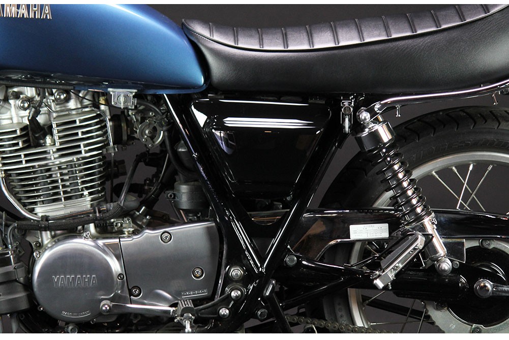YAMAHA SR400 SR500 サイドカバー ETC収納 ETC収納サイドカバー ヤマハ SR400 サイドカバー SR500 サイドカバー ブラック 塗装仕上げ 黒塗装仕上げ 黒 BLACK バイク パーツ オートバイ
