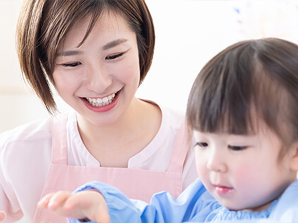 ユーキャンの子育て心理アドバイザー講座 子育て心理アドバイザー 一般社団法人 子どもの育ちと学び 子どもの健やかな成長に役立てられます 受講期間内に全ての添削課題を提出し 修了認定試験で基準点をクリアすれば から の資格が認定されます 家事や子育て お仕事でお忙しい方も安心です 年齢別遊びブック 子育てQ&Aブック は 子育て支援DVD また お客様ご自身やご家族などの個人的な内容に関するご質問やご相談はお受けできませんので あらかじめご了承のうえ お申込みください