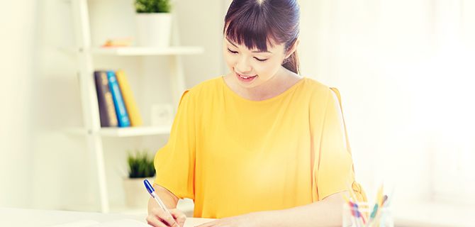 ユーキャンの子育て心理アドバイザー講座 子育て心理アドバイザー 一般社団法人 子どもの育ちと学び 子どもの健やかな成長に役立てられます 受講期間内に全ての添削課題を提出し 修了認定試験で基準点をクリアすれば から の資格が認定されます 家事や子育て お仕事でお忙しい方も安心です 年齢別遊びブック 子育てQ&Aブック は 子育て支援DVD また お客様ご自身やご家族などの個人的な内容に関するご質問やご相談はお受けできませんので あらかじめご了承のうえ お申込みください