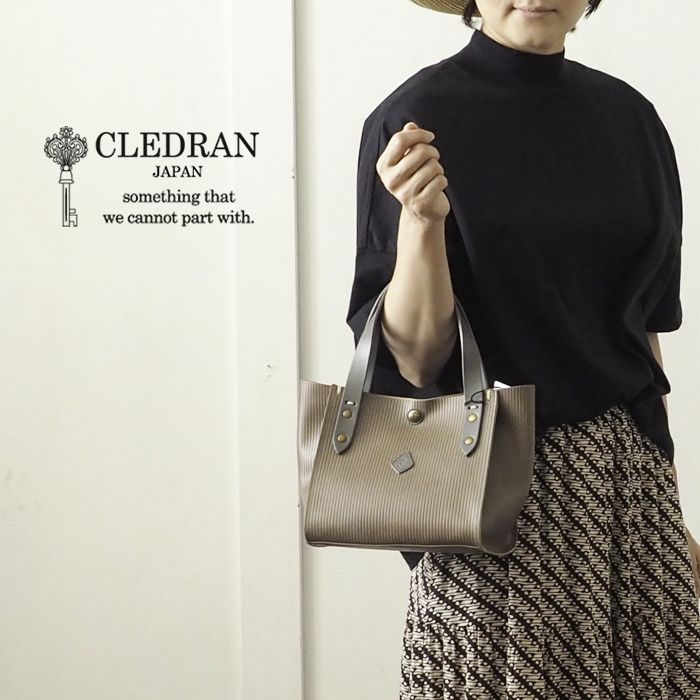 【美品】CLEDRAN ストライプレザー ミニ　スクエアトート CLEDRAN（クレドラン） ストライプ型押し巾着付きレザーミニトート