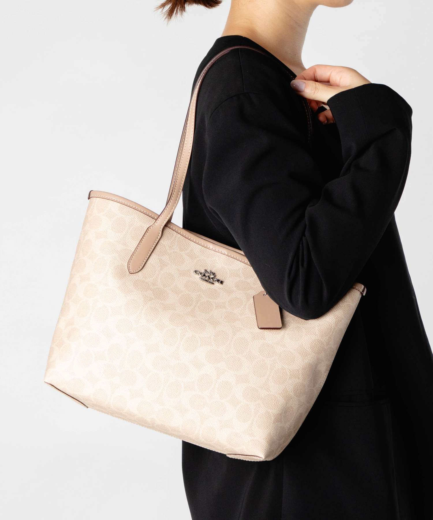 COACH レディースバッグ（色：シルバー系）｜ファッション おすすめ