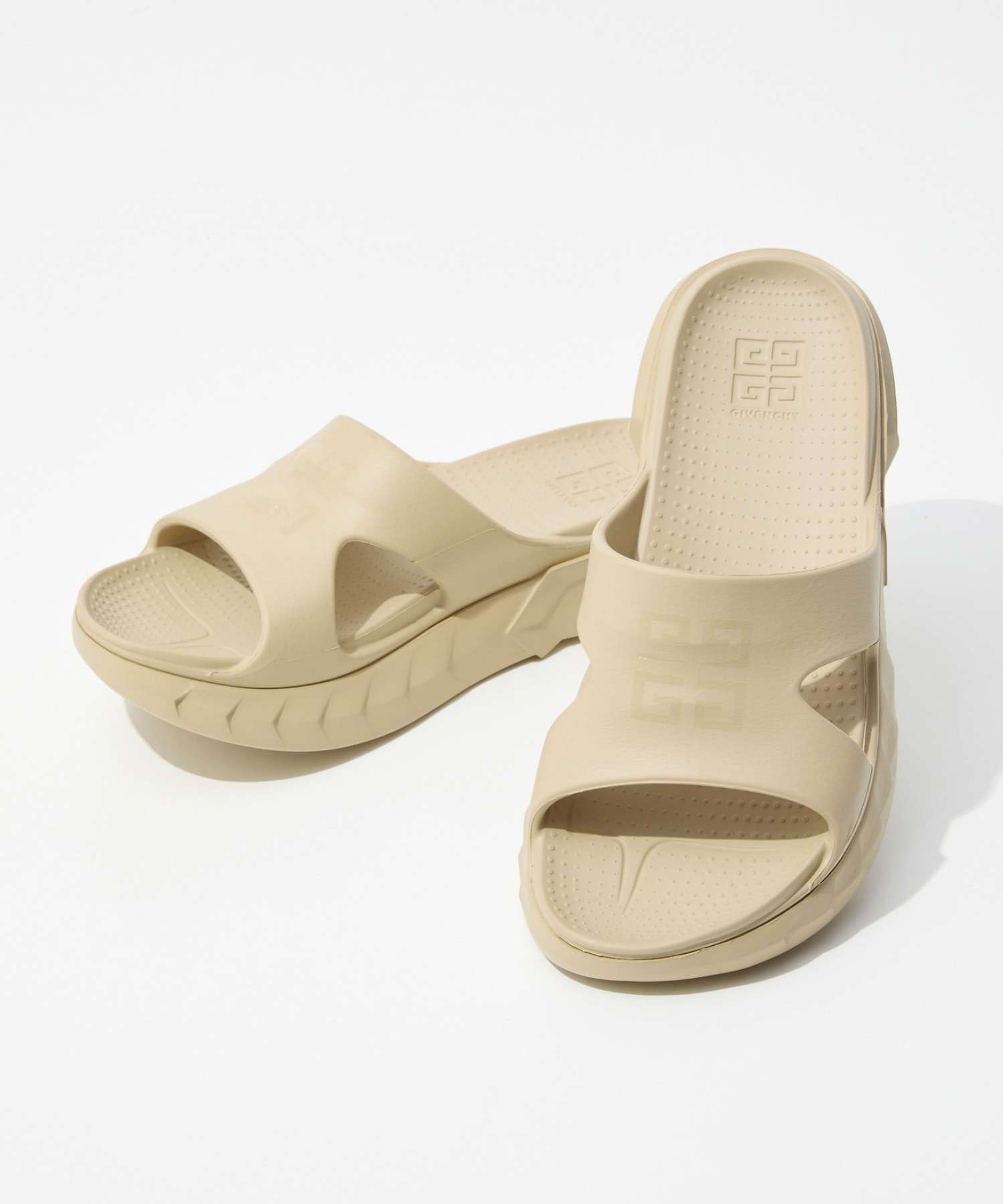 人気！GIVENCHY ◆ MARSHMALLOW さんダル GIVENCHY ジバンシィ MARSHMALLOW SLIDER SANDAL マシュマロ