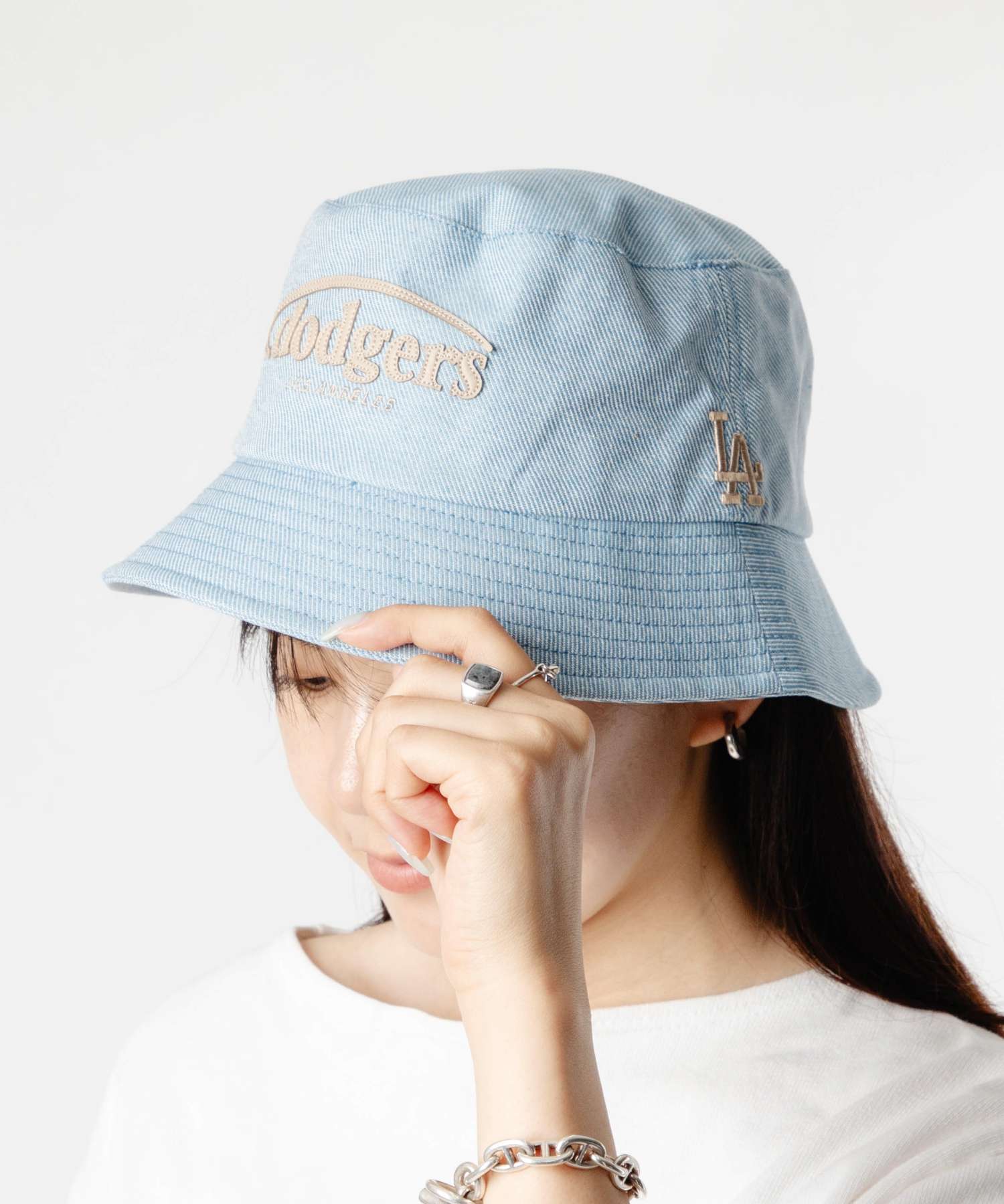 エムエルビーコリア MLB Korea Vintage Denim Curve Logo Bucket Hat ヴィンテージ デニム カーブ ロゴ バケットハット 3AHTV026N | MLB | 01