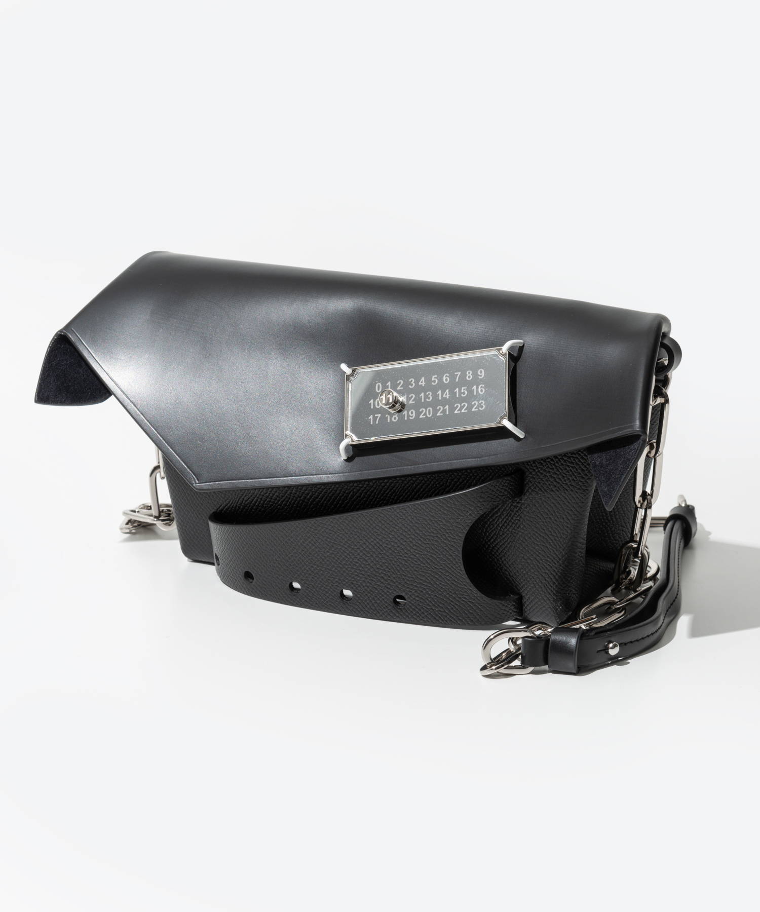 MAISON MARGIELA S56WF0159 P4745 ショルダーバッグ SNATCHED S MA3674AW00627_thumb.jpg
