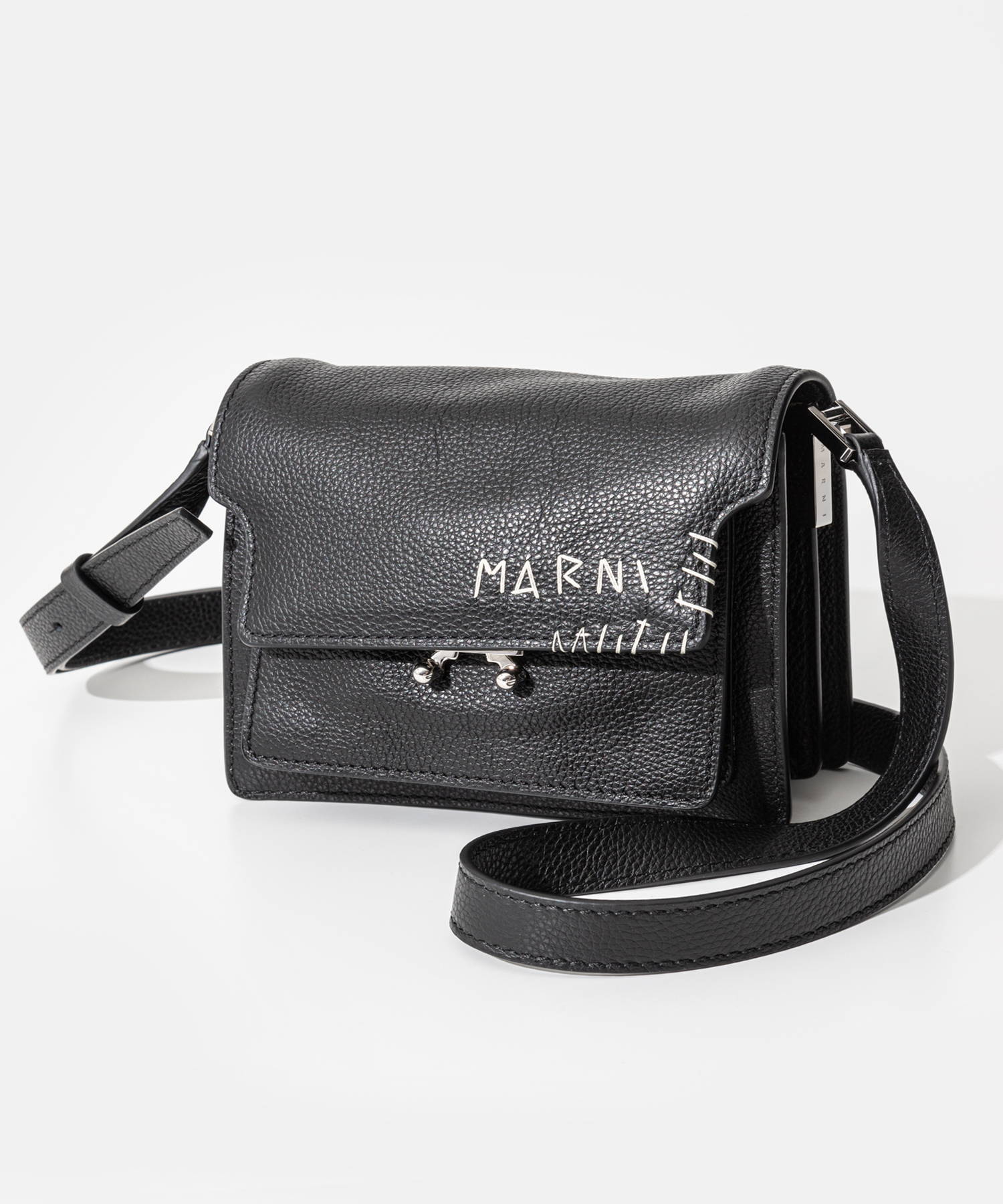 MARNI(マルニ) ショルダーバッグ TRUNK SOFT (トランク ソフト) SBMP0076Y0 黒×ブルーグレー ラージ タンブルドカーフスキン 楽天市場】MARNI マルニ ショルダーバッグ TRUNK SOFT トランク ソフト
