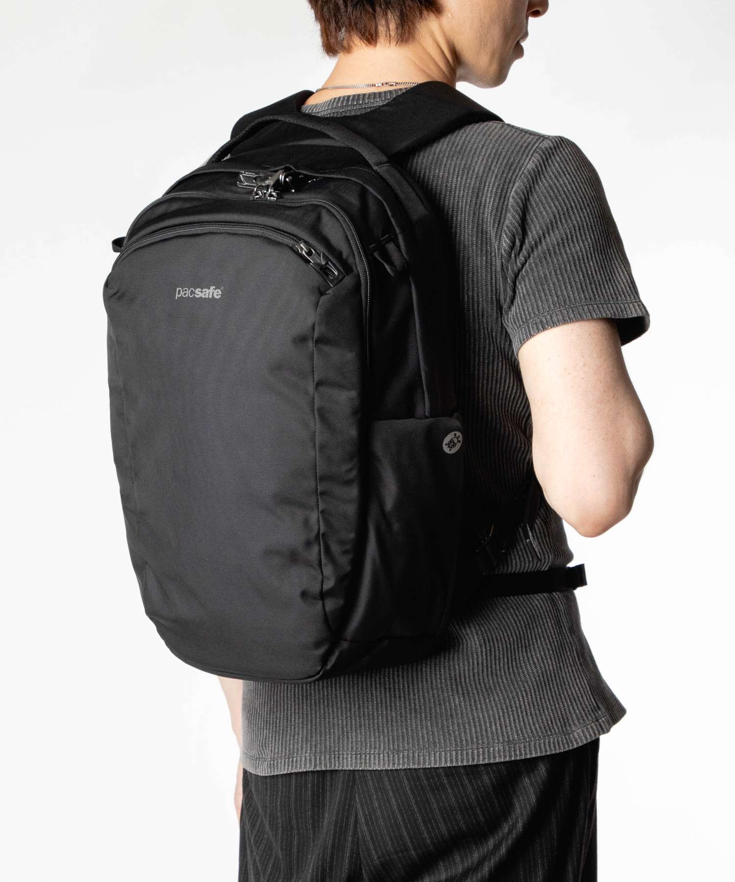 パックセーフ Pacsafe V 26L Tour Backpack パックセーフ V26 ツアー バックパック 61125 リュックサック 盗難防止 旅行 ユニセックス バッグ | PacSafe | 01