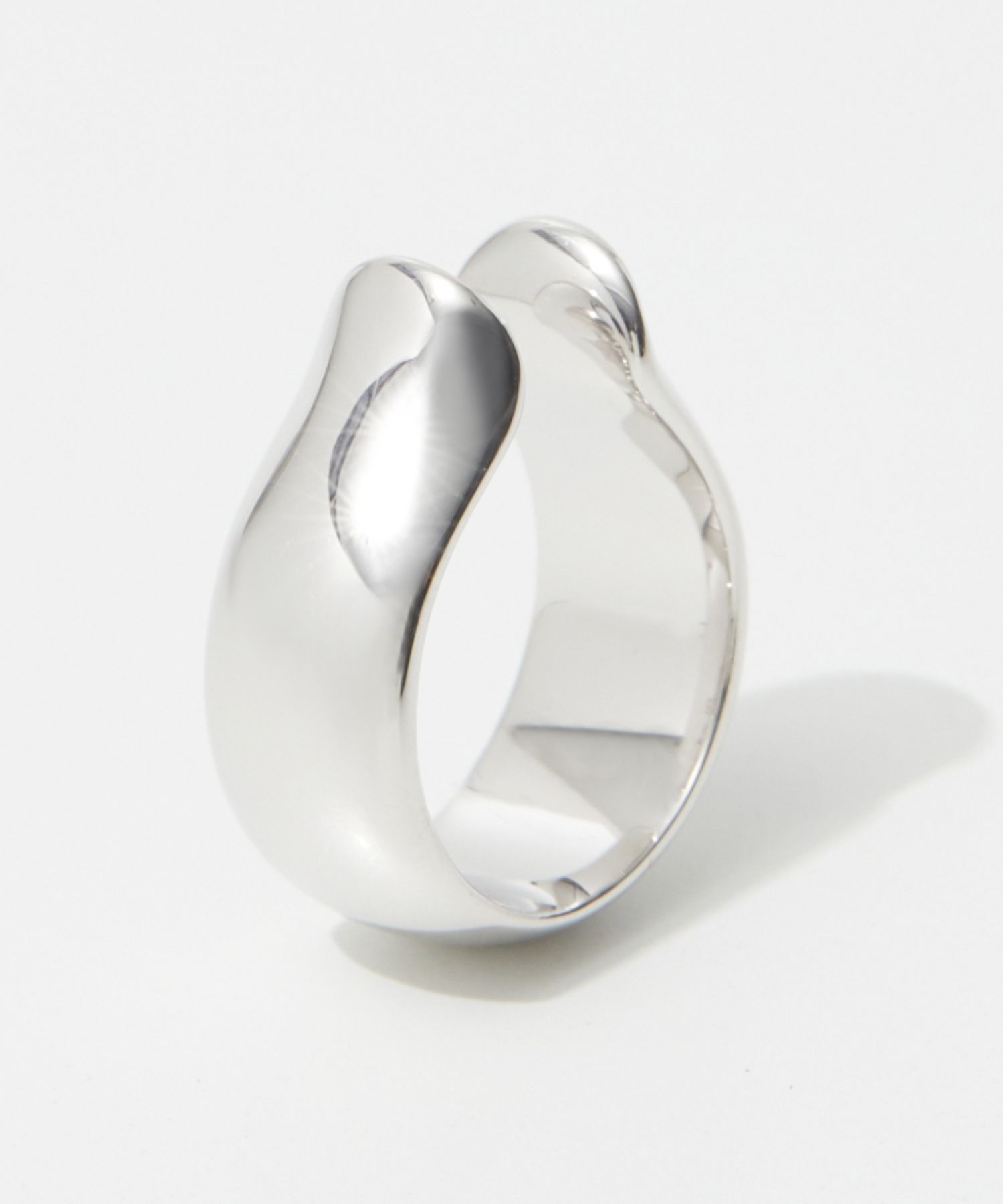 【光沢感】Tom Woodトムウッド オイスターイヤーカフ クーポン】トムウッド TOM WOOD Oyster Ear Cuff E39OYC01NAS925
