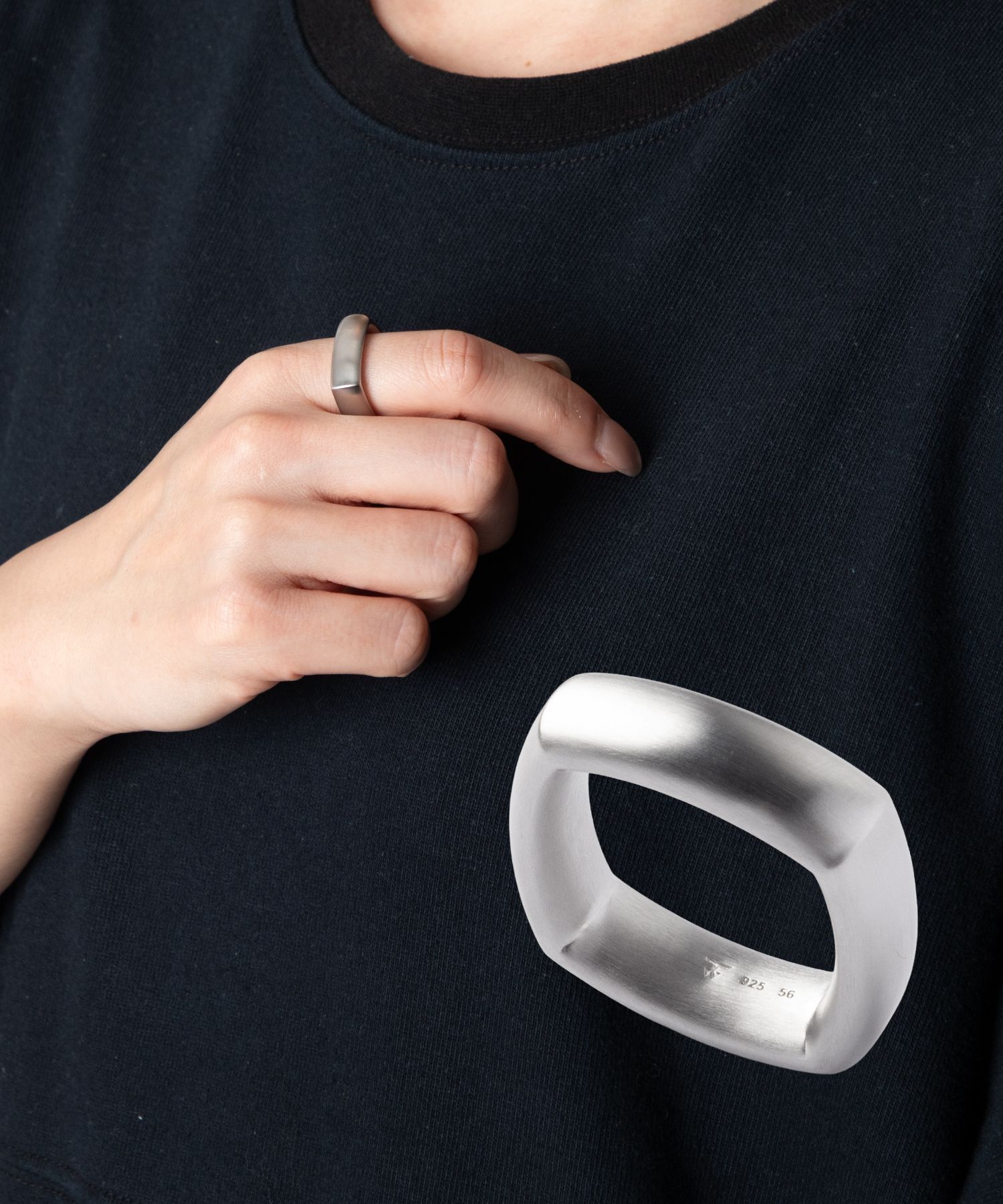 TOM WOOD（トムウッド） TOM WOOD FRAME RING SATIN フレーム リング