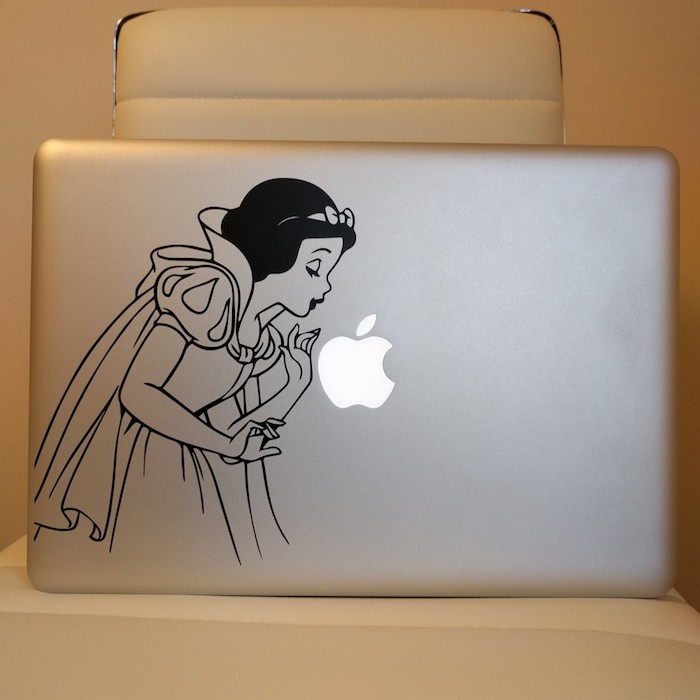 MacBook Air / Pro マックブック ステッカー シール 白雪姫 りんごにキスする白雪姫 13