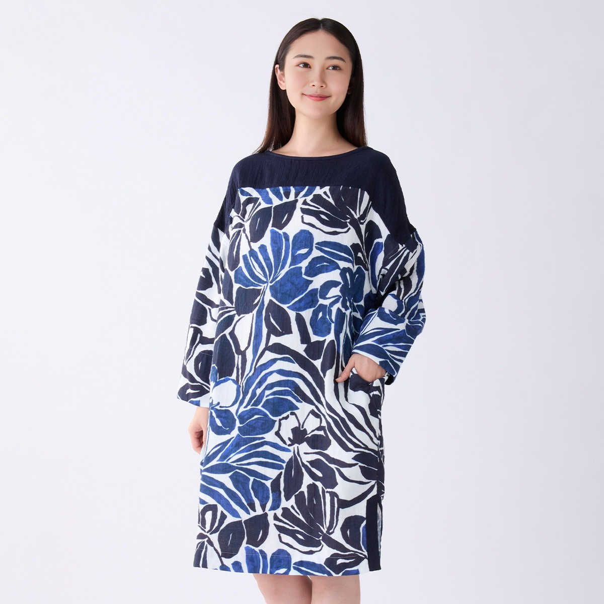 【UCHINO】マシュマロガーゼ モザイクプリント ワンピース M タグ付き新品 マシュマロガーゼモザイクプリントワンピース ダークブルー | UCHINO