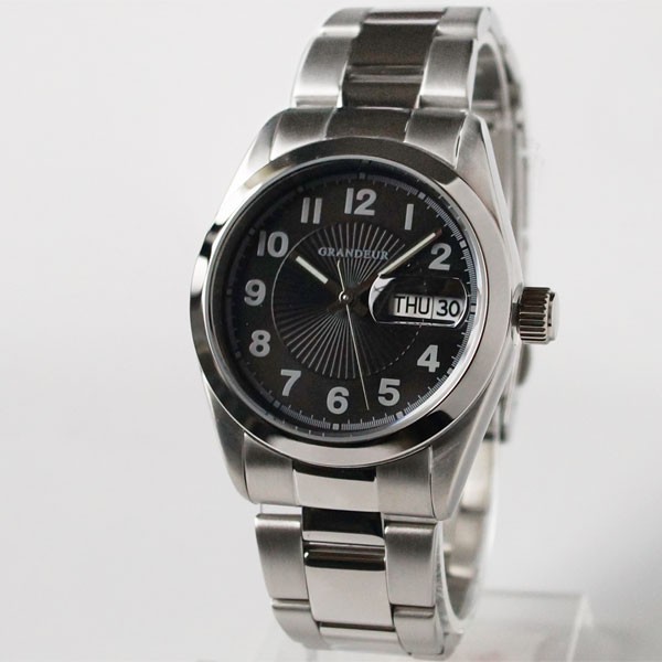 GRANDEUR（グランドール）10気圧防水3針クォーツ デイデイトメンズ