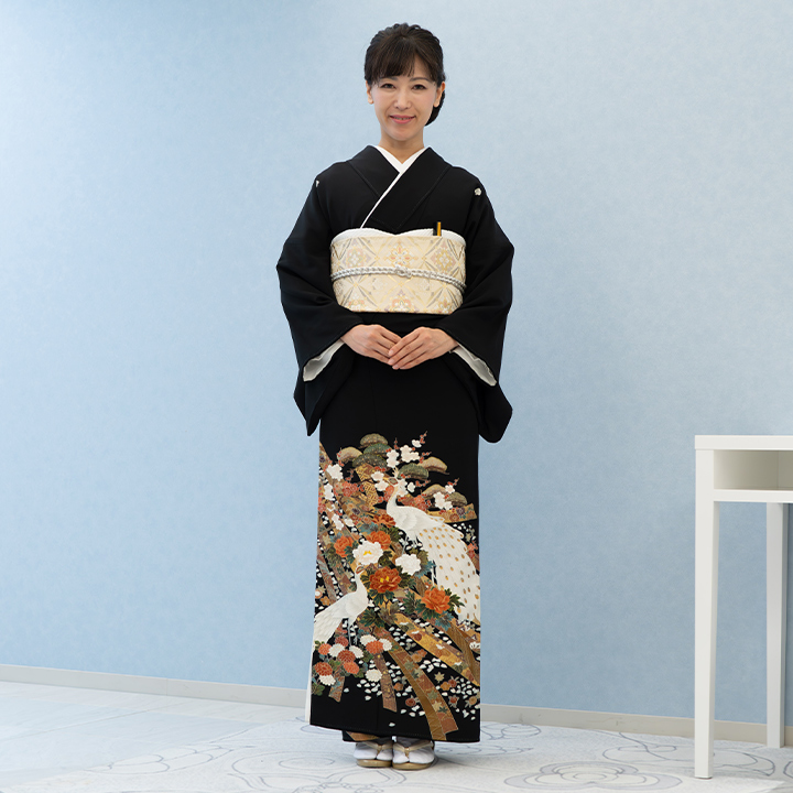 正絹黒留袖　総刺繍　尾長鳥菊文　金銀糸　⑦(訪問着、紬、袋帯なども出品) 正絹黒留袖 総刺繍 尾長鳥菊文 金銀糸 ⑦(訪問着、紬、袋帯なども出品