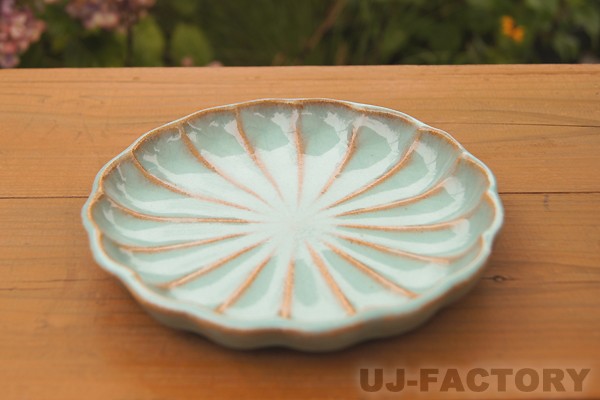 奈良 赤膚焼】 菊花彫（銘々皿）1枚 めいめいざら 陶器 焼き物