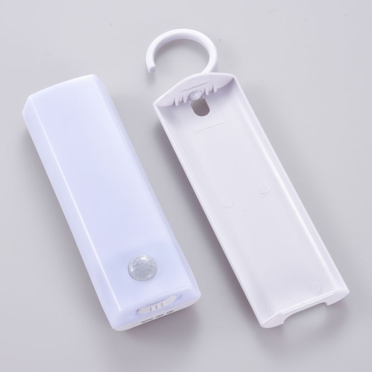 照明ナイトライトLEDナイトライト自動点灯自動消灯ハンガーフック付人感センサーライト電池式ワードローブクローゼット手すり屋外常時点灯OHMLEDセンサーライトハンガー付人感・明暗オーム電機 