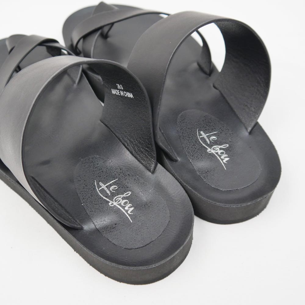 【VALENTINO】ワンスタッドレザートングサンダル ＊関税送料込 セール】ヴァレンティノ VALENTINO VALENTINO トングサンダル