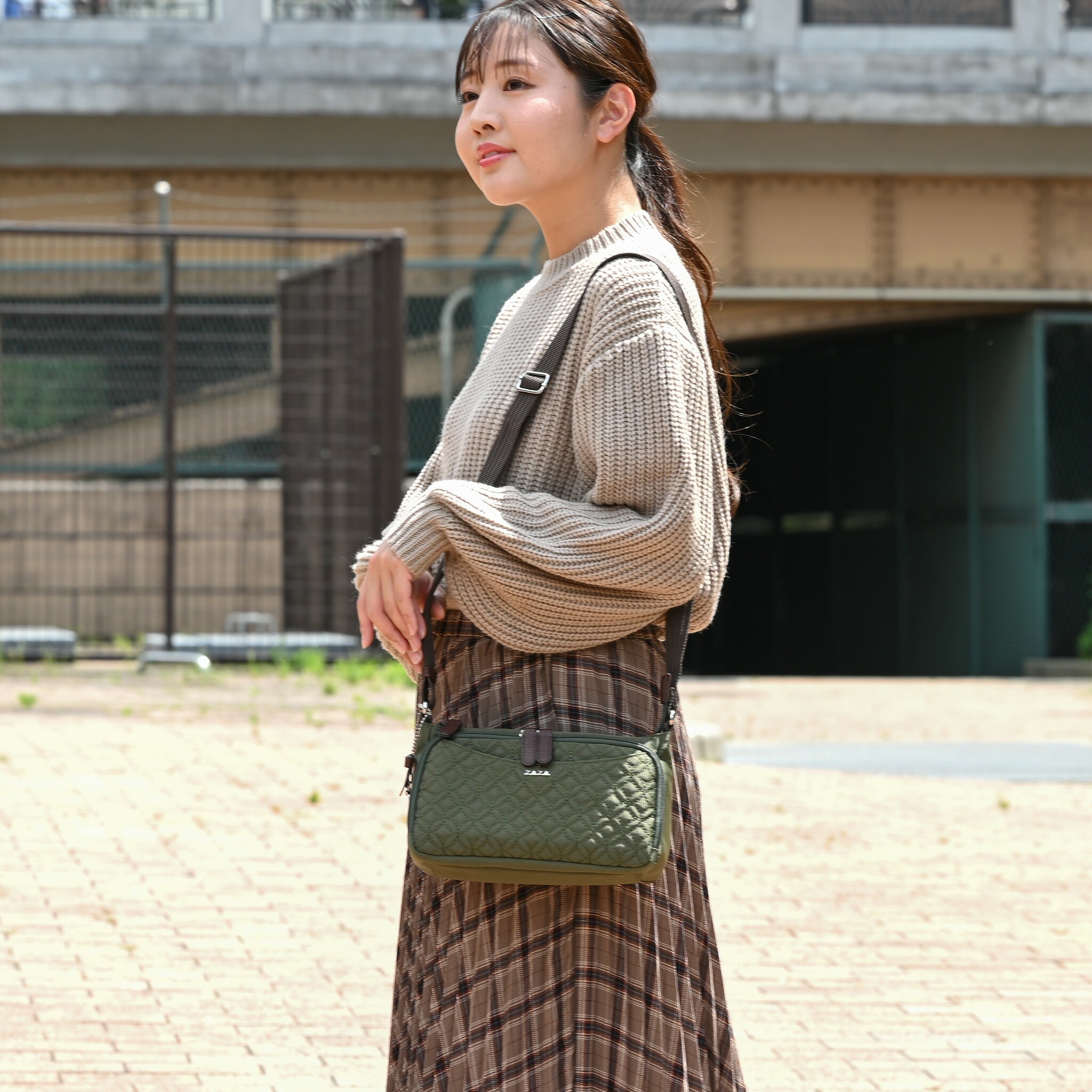 ZAZAリボンチャーム刺繍多収納ポシェット ミニショルダーバッグ