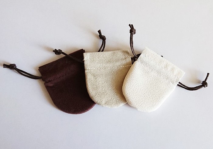 ミニサイズのジュエリーポーチ