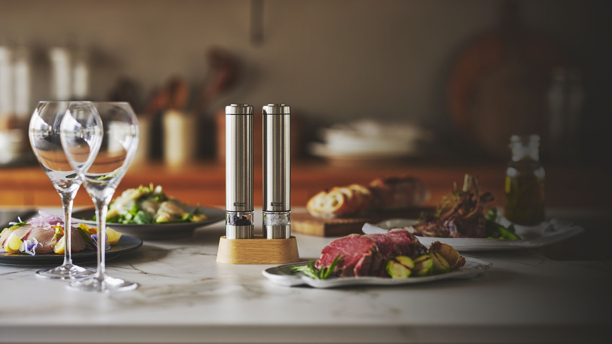 2022Newモデル〕Russell Hobbs ラッセルホブス Salt and pepper Mill MINI 電動ミル ソルト＆ペッパー ミニ  7933JP 7933JP-BK 胡椒挽き ペッパーミル :816074:アンリミット - 通販 - Yahoo!ショッピング