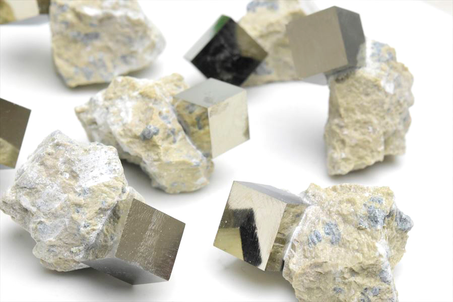 パイライト 結晶 母岩付き キュービックパイライト 原石 種類お任せ