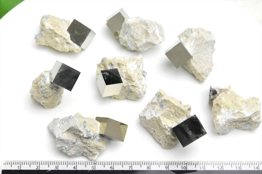 パイライト 結晶 母岩付き キュービックパイライト 原石 種類お任せ