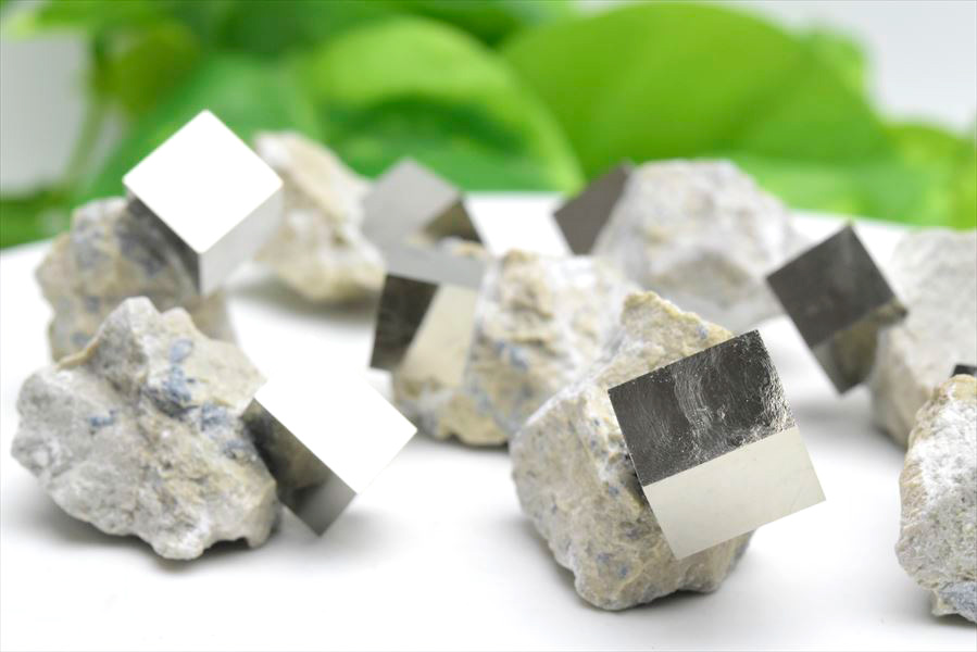 パイライト 結晶 母岩付き キュービックパイライト 原石 種類お任せ