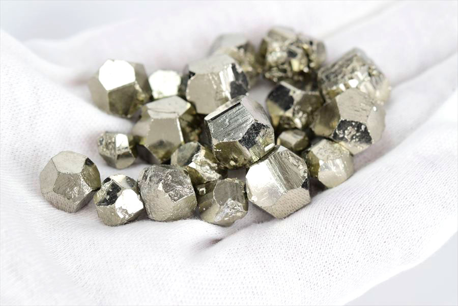 パイライト 黄鉄鉱 AAAAA ミニ結晶 アソートセット サイズMIX 約120g