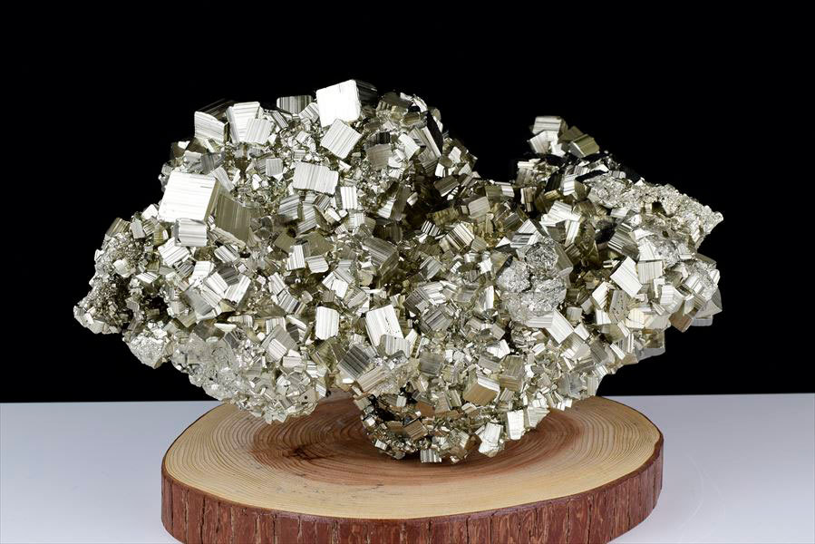 特大サイズ パイライト エクストラグレード (約16.9kg) 黄鉄鉱 クラスター 原石 極上の立方体結晶の集合体 ペルー・ワンサラ鉱山産  Huanzala 群晶