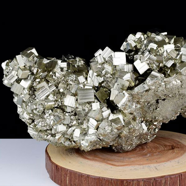 特大サイズ パイライト エクストラグレード (約16.9kg) 黄鉄鉱 クラスター 原石 極上の立方体結晶の集合体 ペルー・ワンサラ鉱山産  Huanzala 群晶